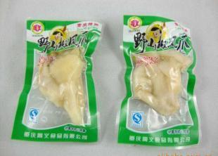 供應(yīng)休閑食品 周義散裝泡椒鳳爪與野山椒鳳爪的市場定位與產(chǎn)品特色